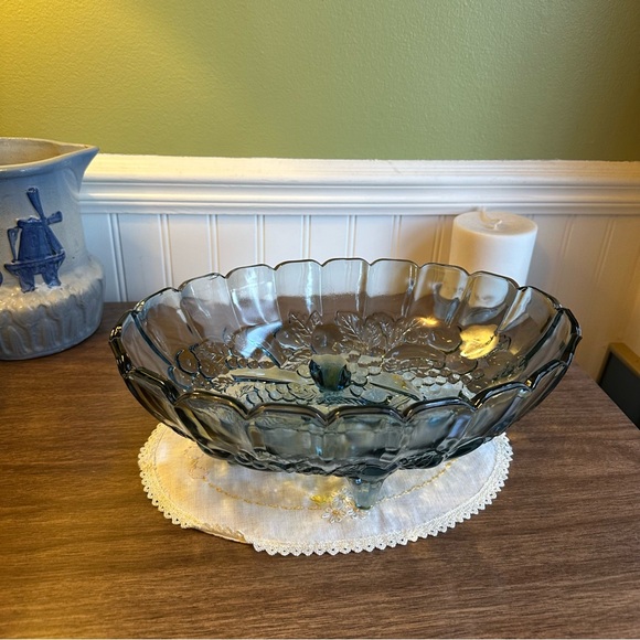 VTG Indiana Glass Pastel Blue Oval 4 Footed Centerpiece Fruit Bowl Harvest Grape - Picture 5 of 13
